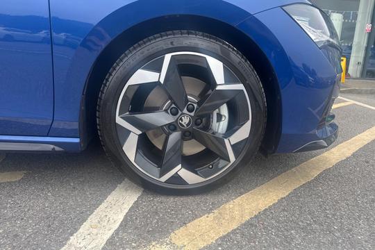 Skoda Superb Photo autoimg-398aeb0be97b97c7e0723fb27cd1481f379ca4c5.jpg