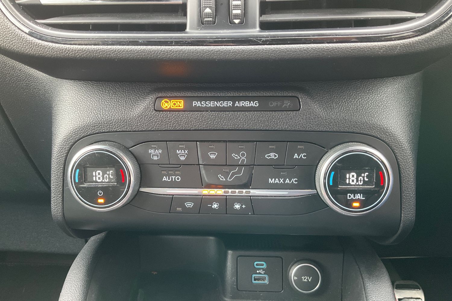 Ford KUGA Photo 28