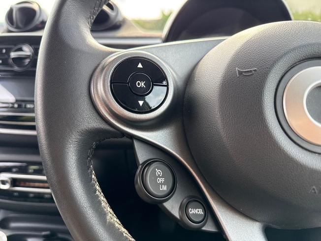 SMART ForFour Photo 16