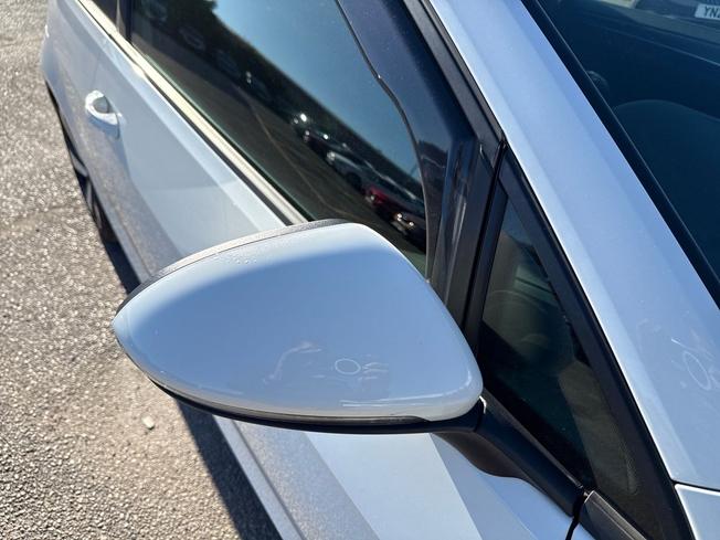 VOLKSWAGEN Golf Photo 20