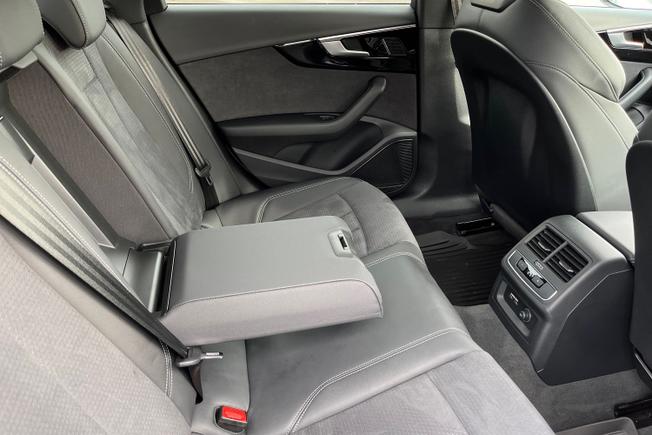 AUDI A4 Photo 43