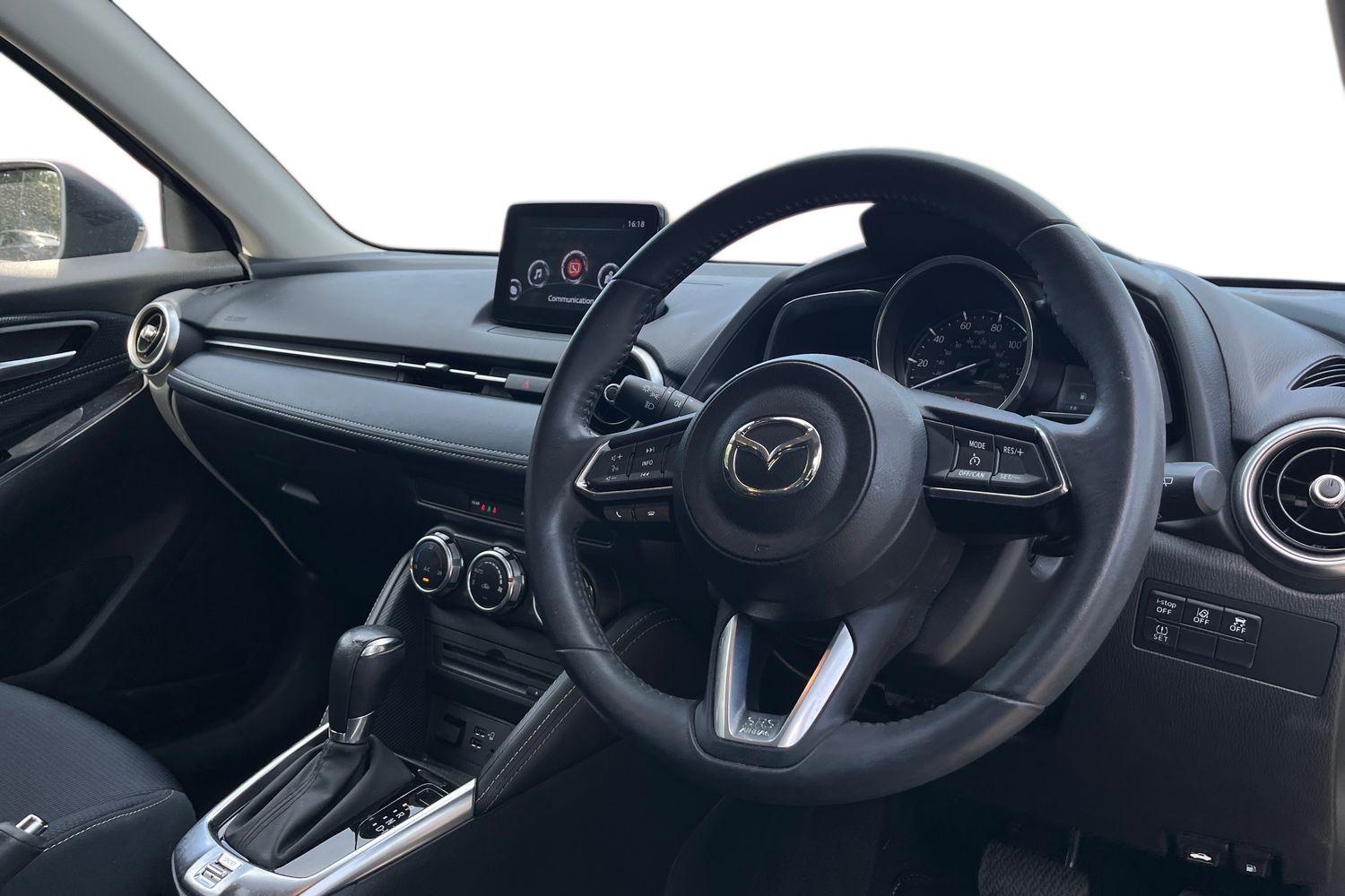 Mazda 2 Photo 8