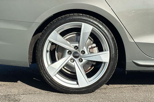 AUDI A4 Photo 5