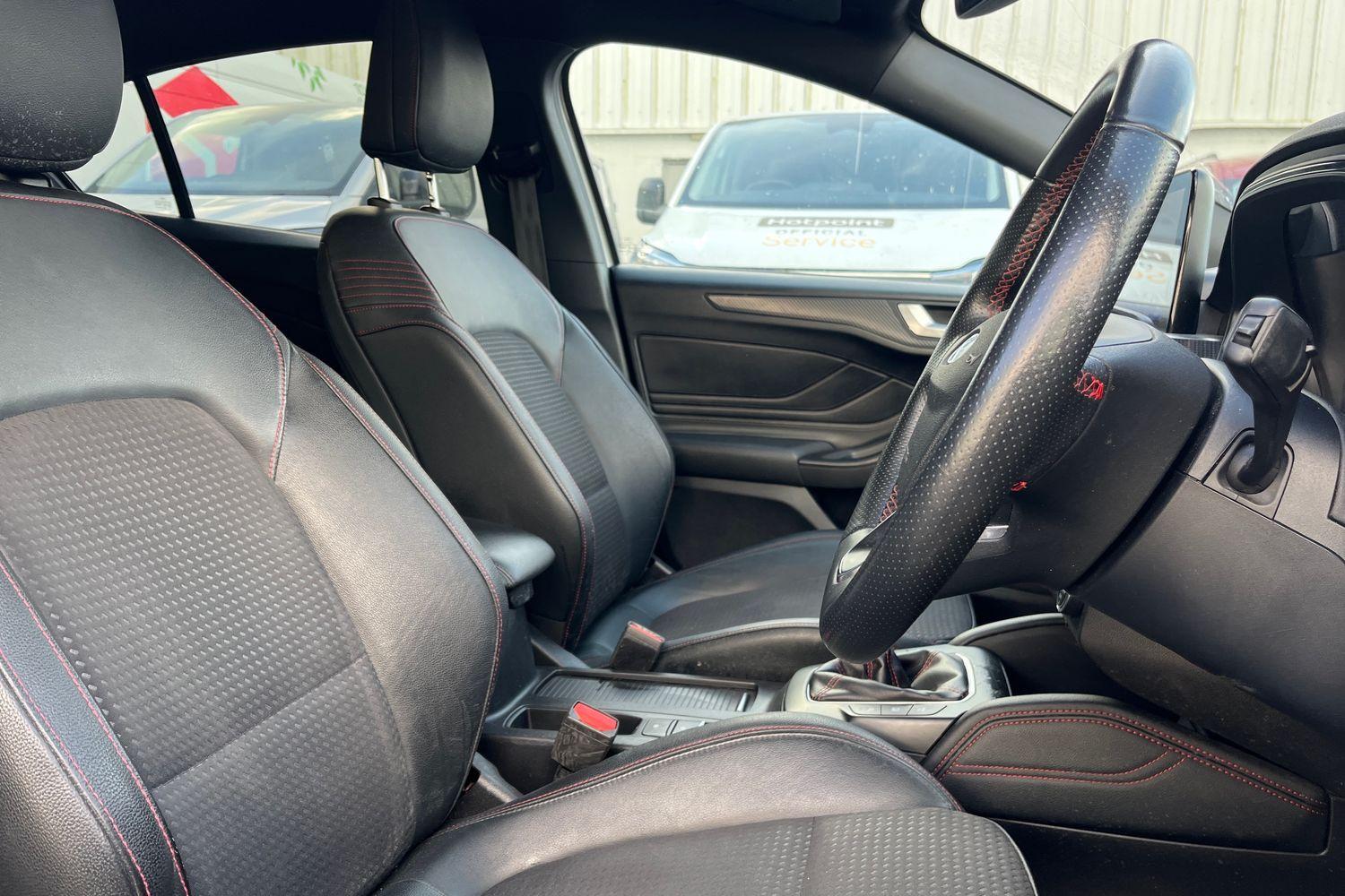 Ford FOCUS Photo 16
