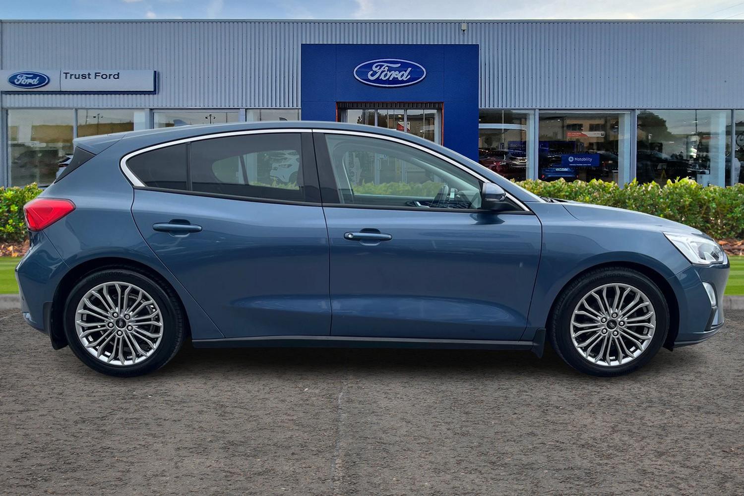 Ford FOCUS Photo 2