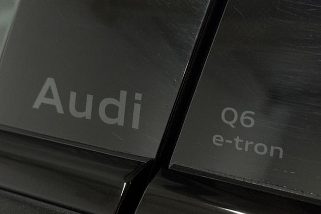 Audi Q6 e-tron Photo 33