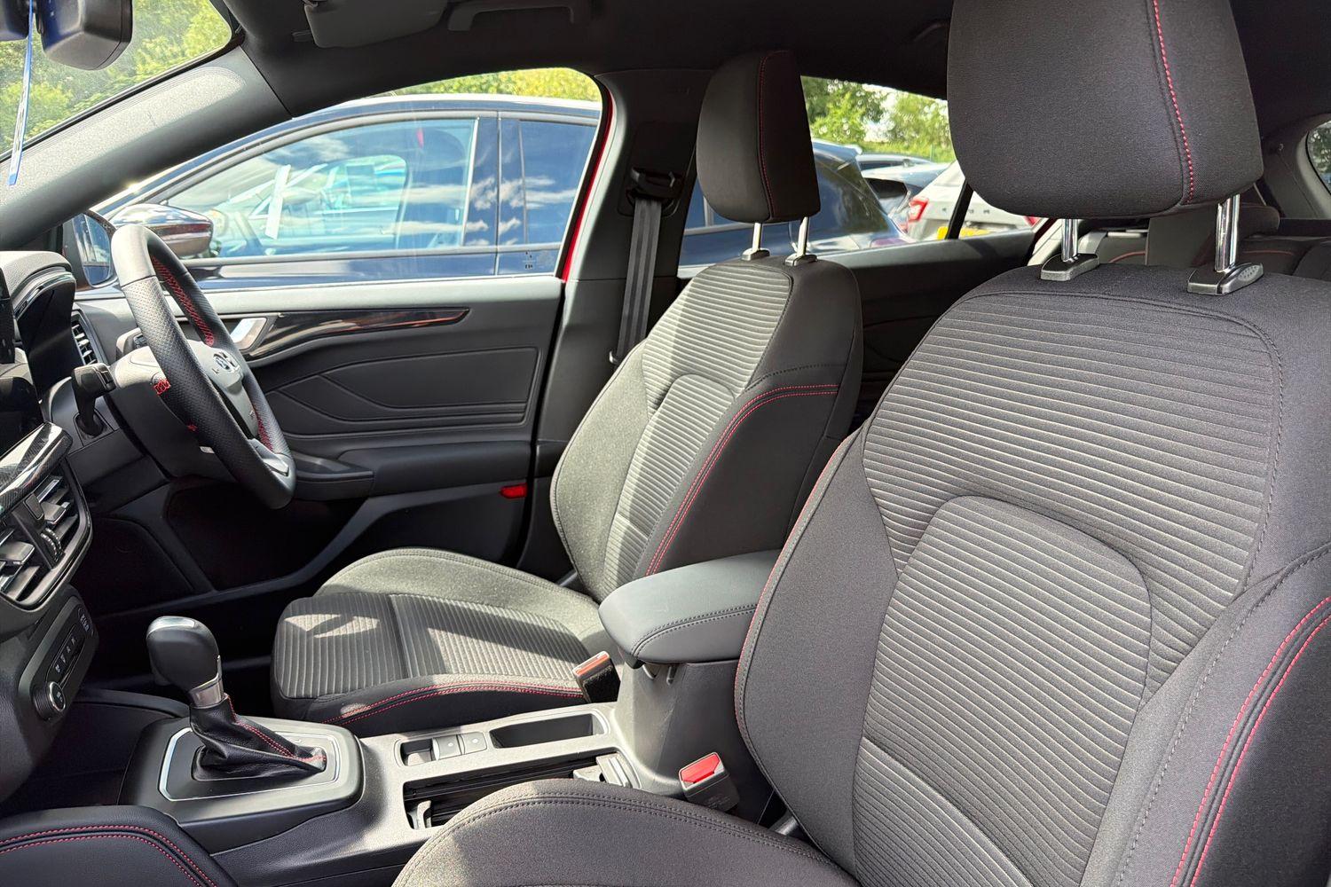 Ford FOCUS Photo 18