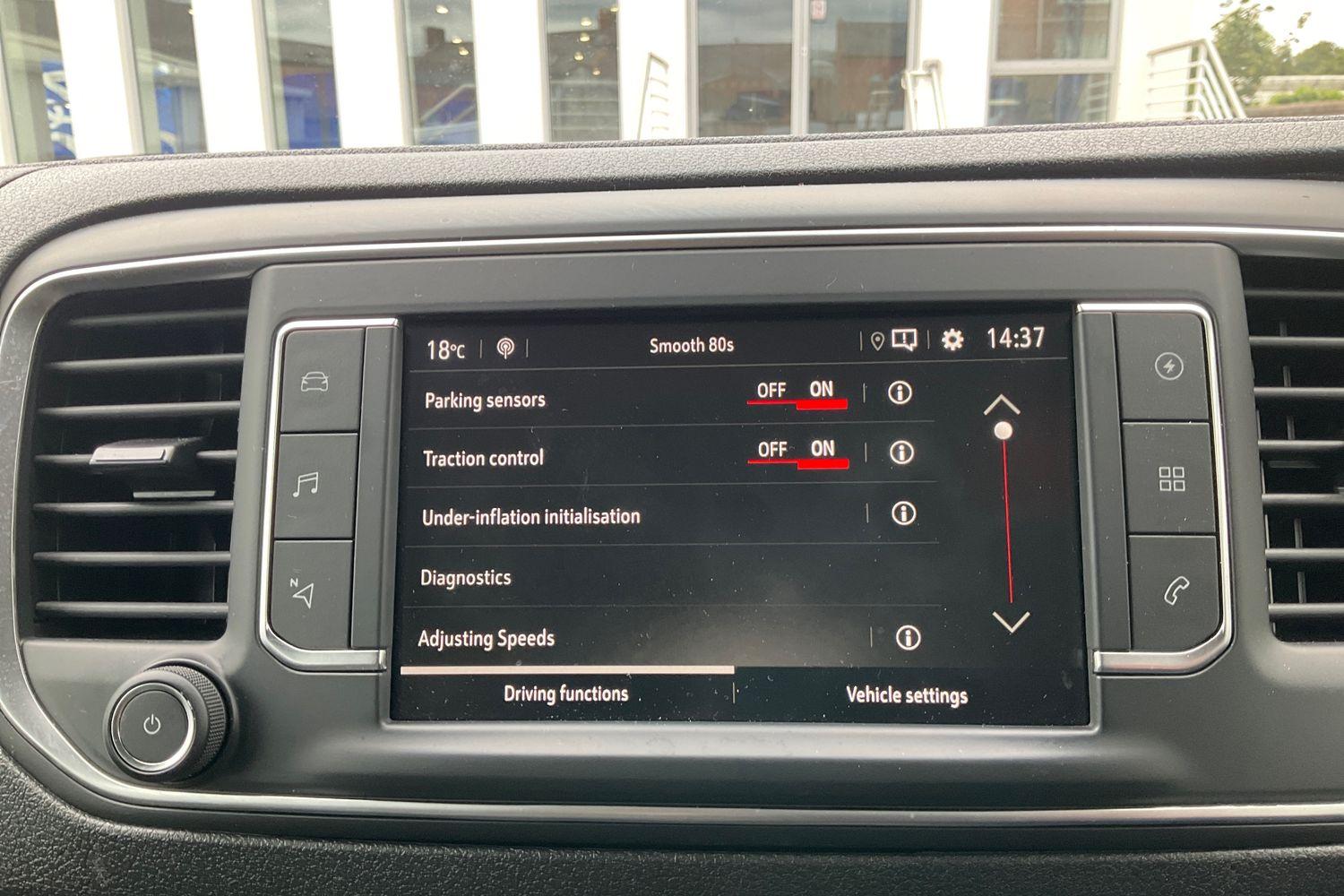Vauxhall VIVARO LIFE Photo 24