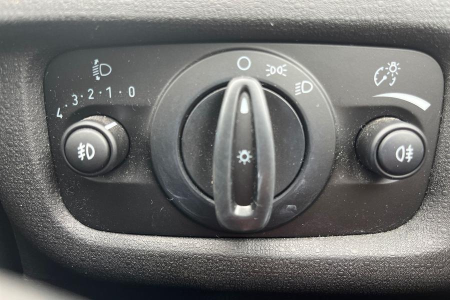 Ford FIESTA Photo autoimg-39bb04afcf828d291da3ea04e3af25a863b21424.jpg