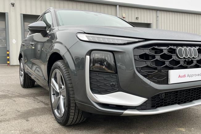 AUDI Q3 Photo 19