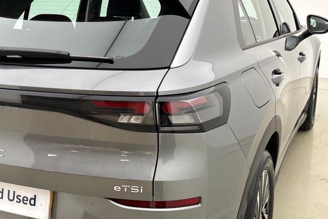 VOLKSWAGEN T-Roc Photo 18