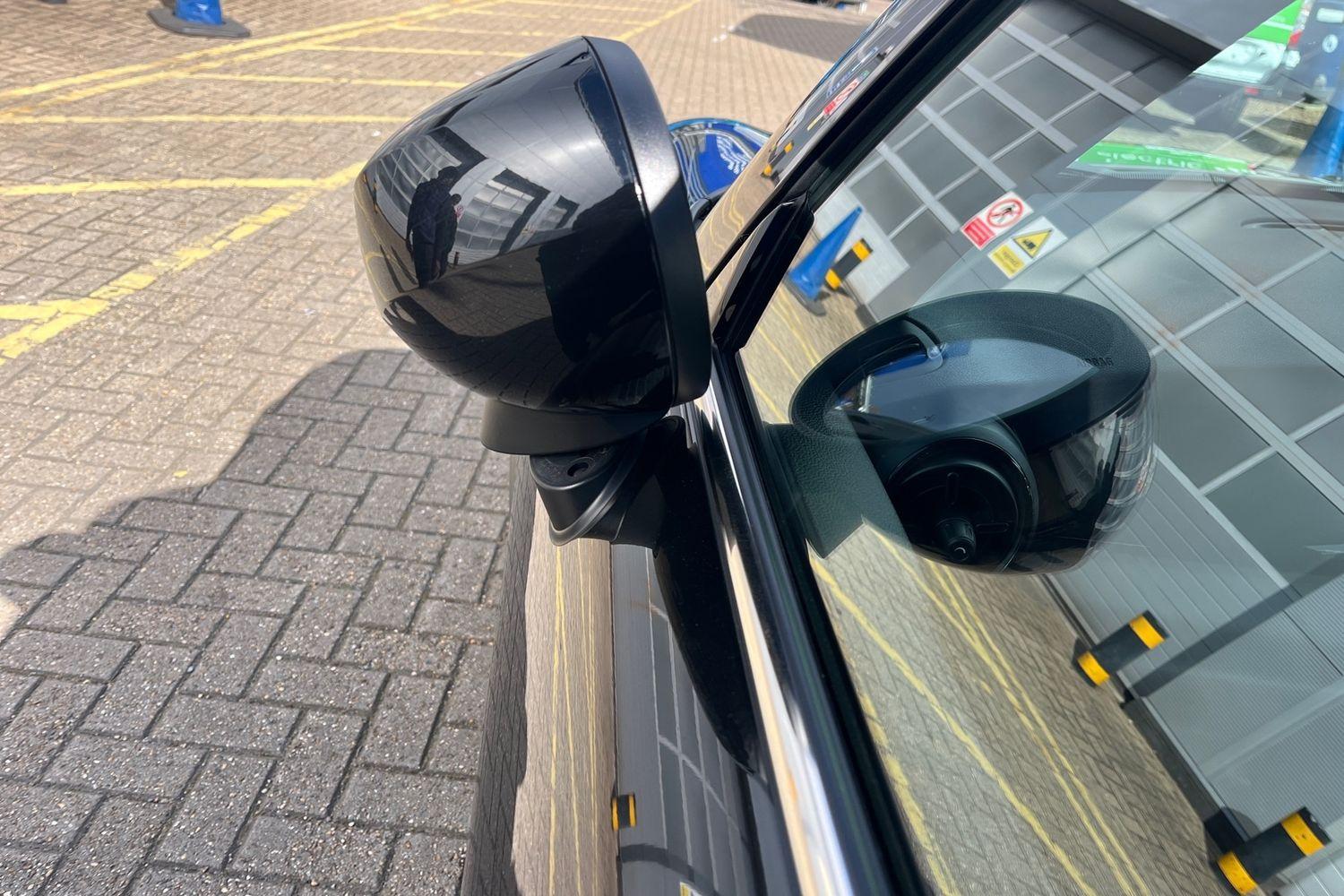 MINI Hatch Photo 22