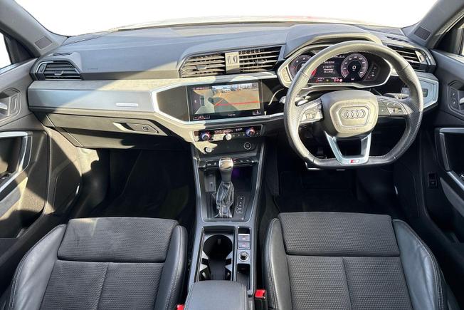 AUDI Q3 Photo 10
