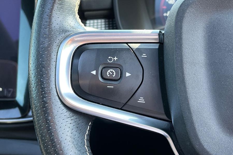 Volvo XC40 Photo autoimg-39cc37b6995f907d1d2159acdbbc2cb1d7e722d3.jpg