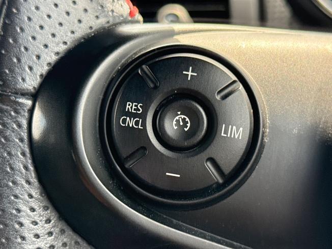 MINI Hatch Photo 16