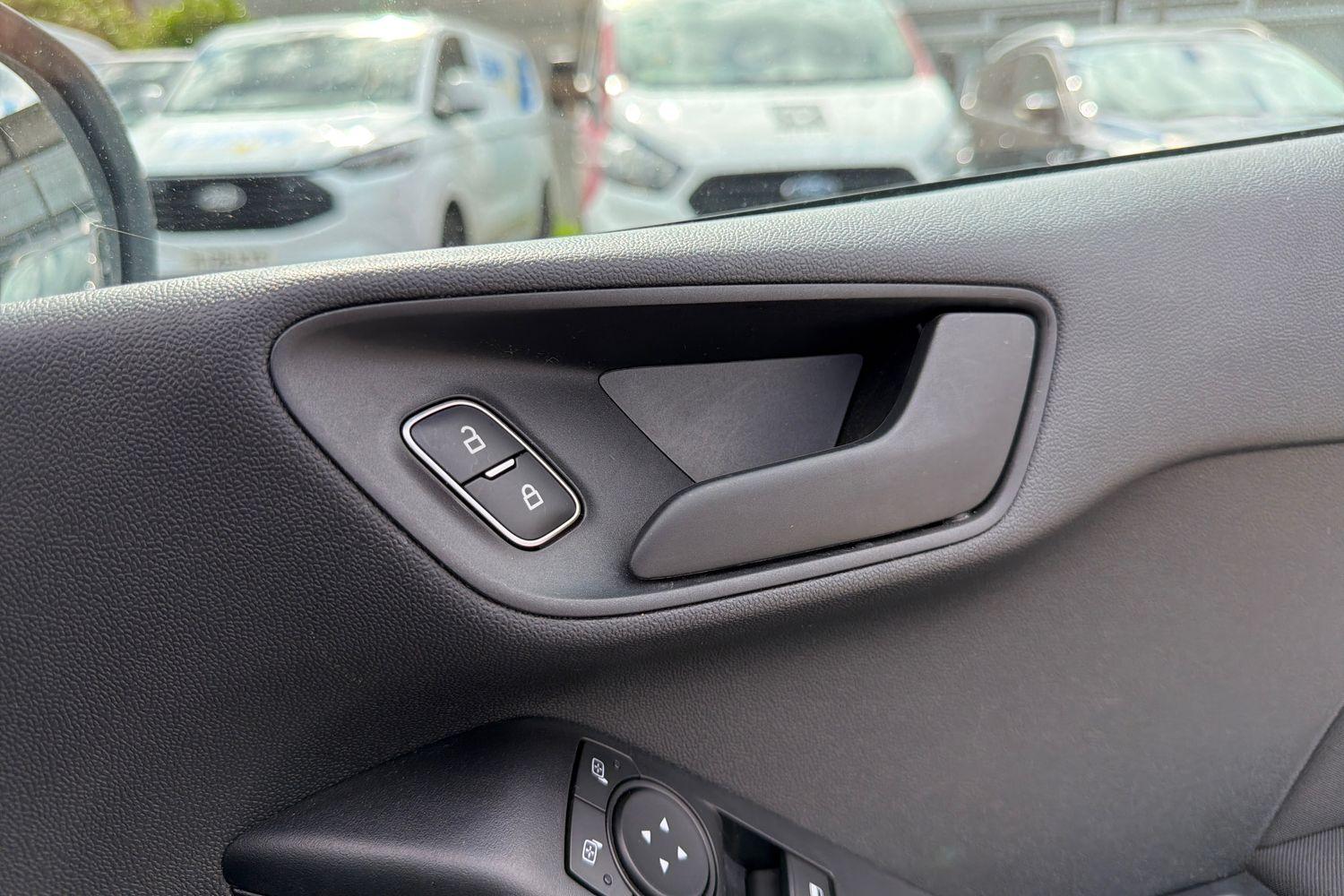 Ford FIESTA Photo 34