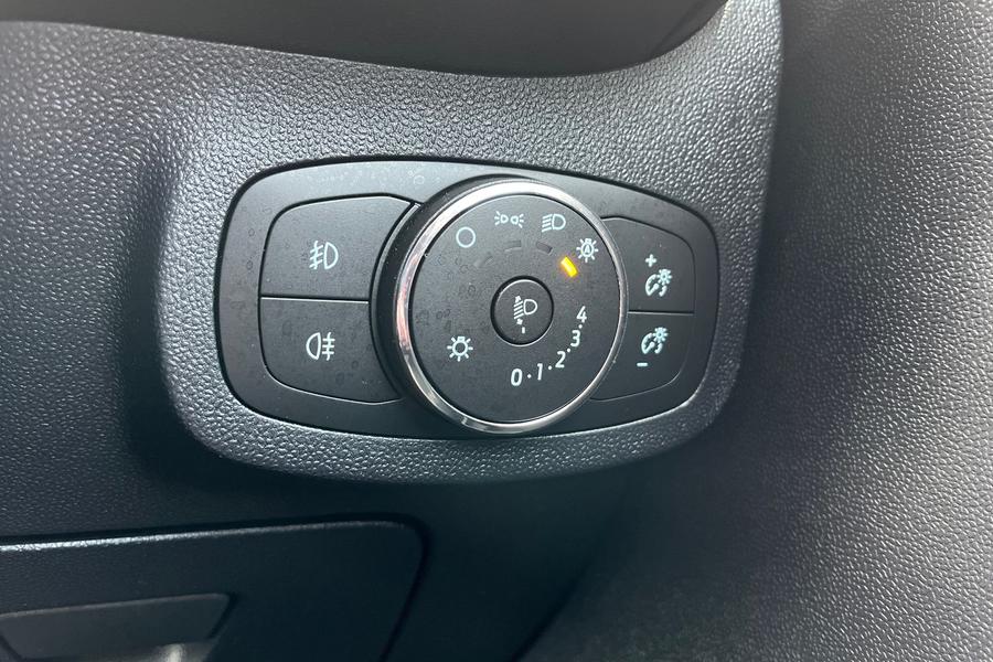 Ford Fiesta Photo autoimg-39ce8adaaf7cf92949e88c992eb5aac1bd0b7376.jpg