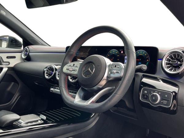 Mercedes-Benz CLA Photo autoimg-39d02d746a8e85e95960456ffb50a0c1bbb06979.jpg