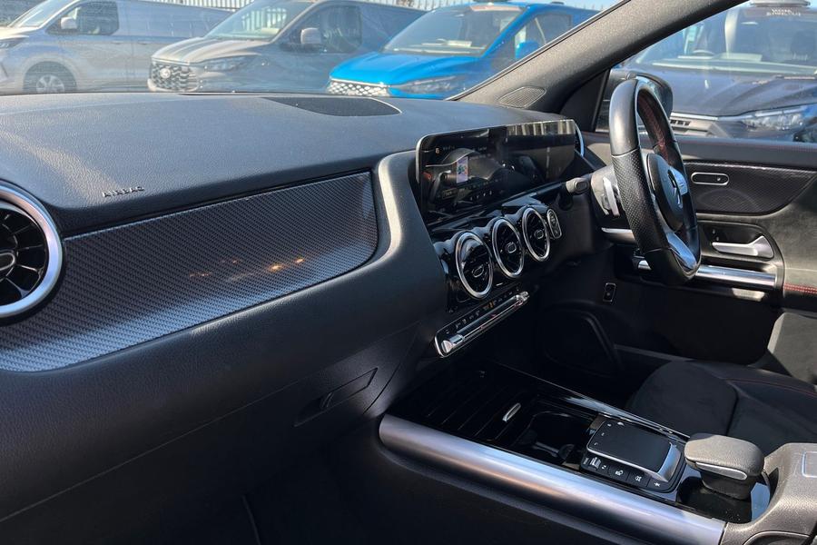 Mercedes-Benz GLA Photo autoimg-39d0f1b45037db0c5c63166e8ea20b565ef30250.jpg
