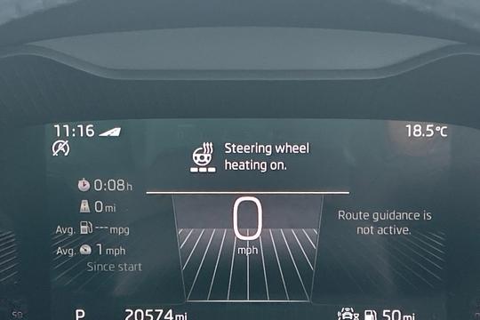 Skoda Karoq Photo autoimg-39d30cd3c62a3a3566f47ac26ec3da43b3afb3d8.jpg