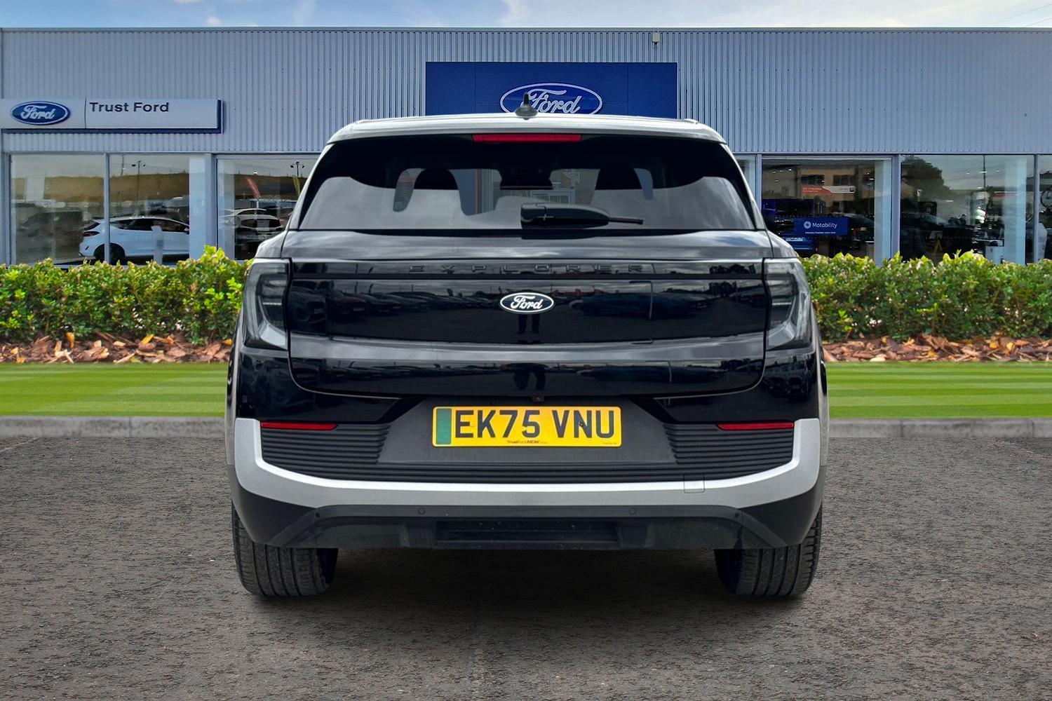 Ford EXPLORER Photo 6