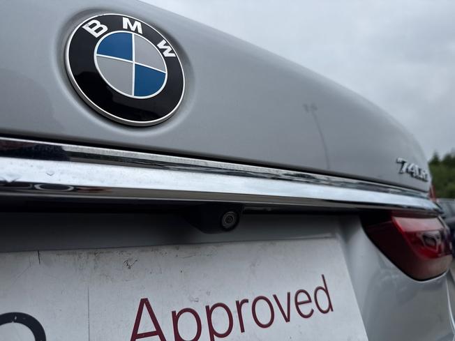 BMW 7 Series Photo 23