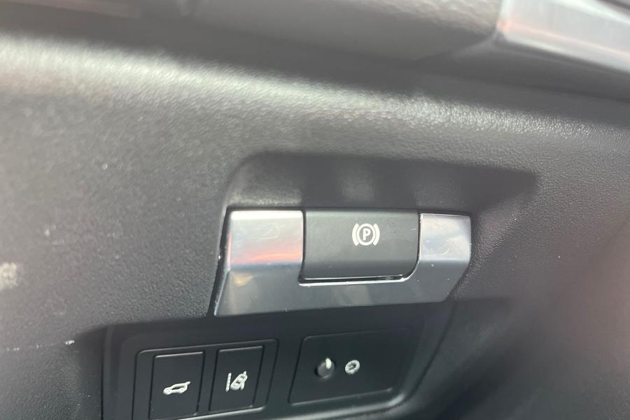 Jaguar E-PACE Photo autoimg-39e579022d8e468d54139b1d4e1b85ea10918d25.jpg