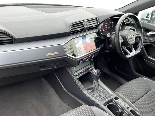 AUDI Q3 Photo 2