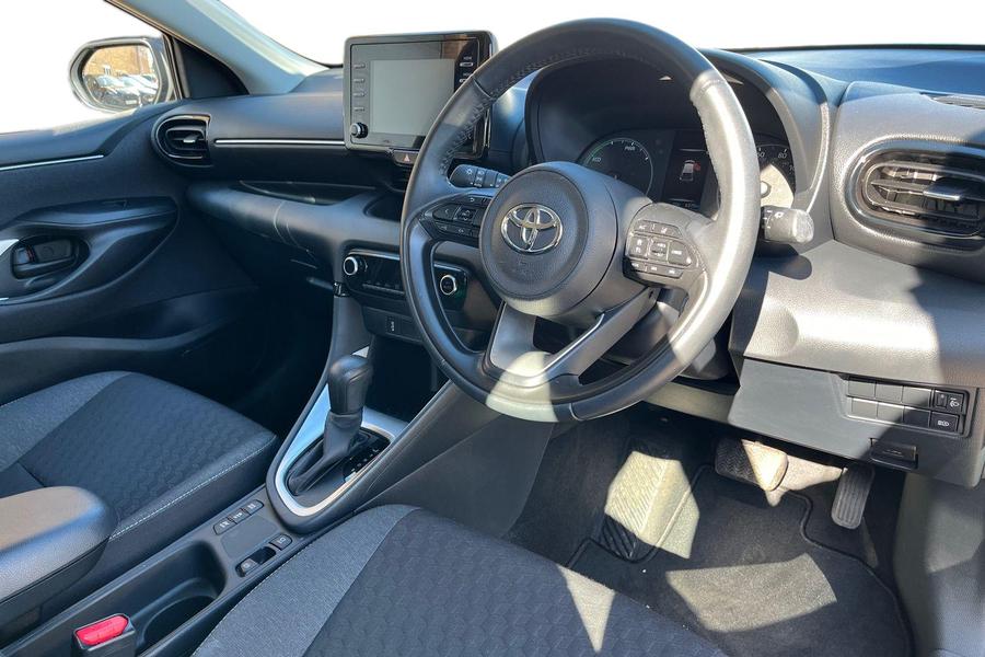 Toyota YARIS Photo autoimg-39e81f42a2bf30961535be0d9653d0325ce515e7.jpg