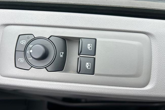 VOLKSWAGEN e-Transporter Photo 40