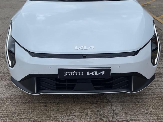 KIA EV4 Photo 21