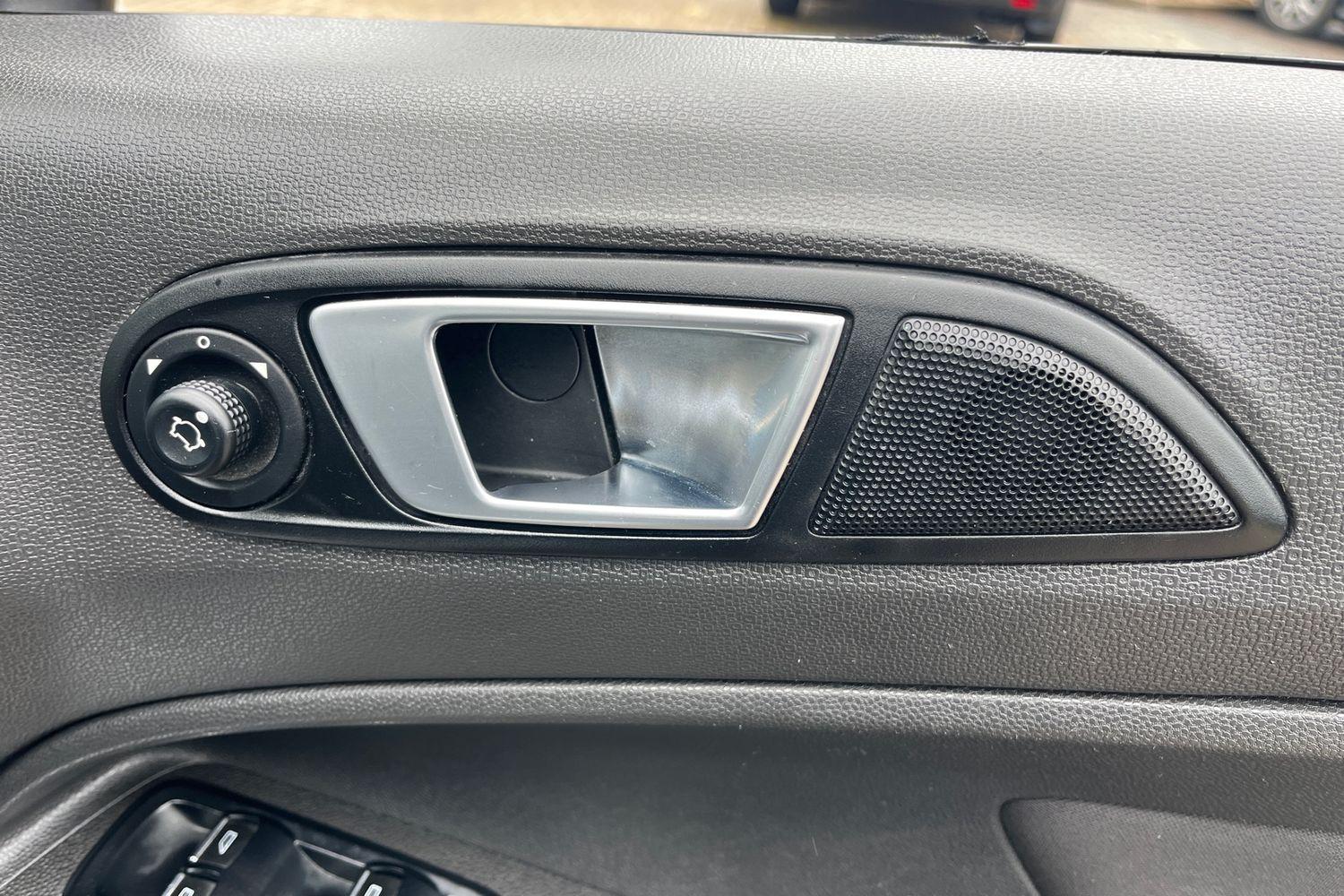 Ford EcoSport Photo 22