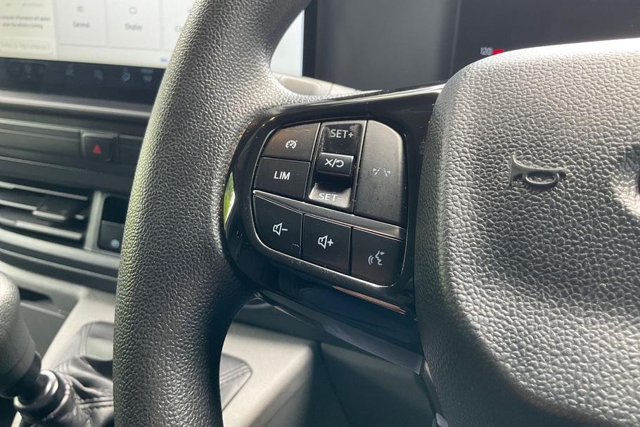 Used Ford TRANSIT CUSTOM FH73OFA 34
