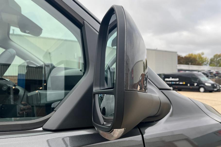Used Ford TRANSIT CUSTOM WO25URB 35