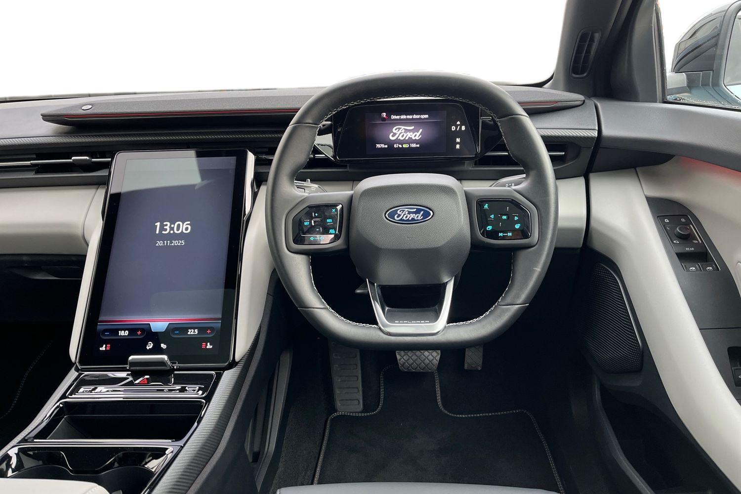 Ford Explorer Photo 10