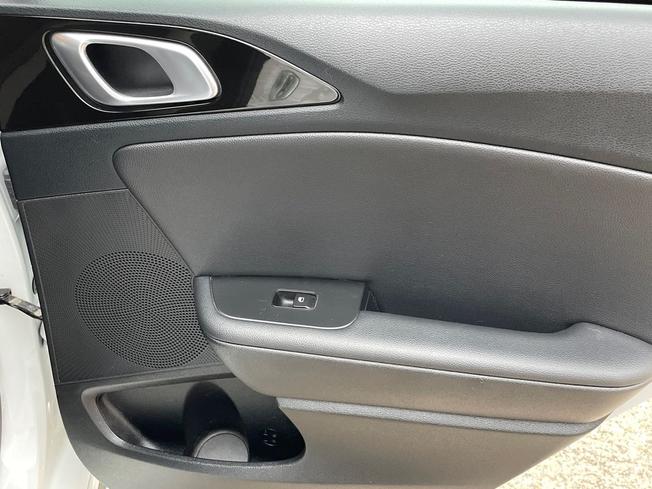 KIA Ceed Photo 32