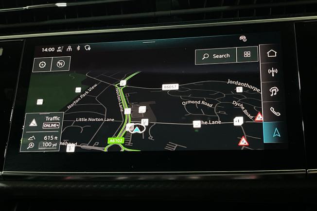 AUDI RSQ8 Photo 14