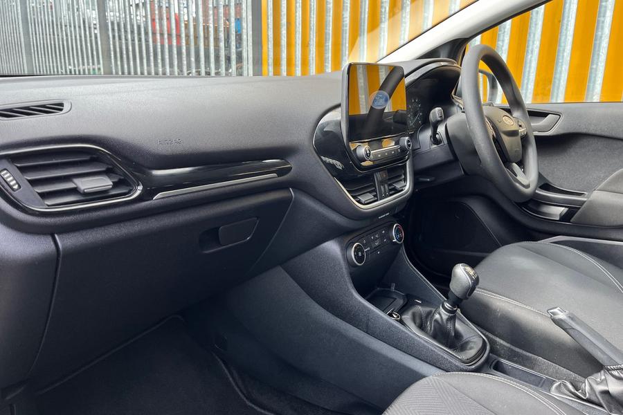 Ford FIESTA Photo autoimg-3a0fdba6e3a03abbe19fdb8e041e7c35d9aedfcd.jpg