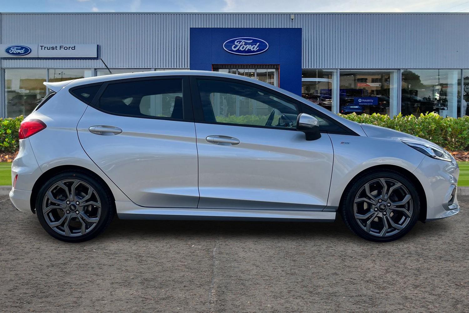 Ford FIESTA Photo 2