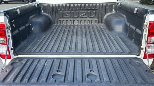 Isuzu D-MAX Photo autoimg-3a122a3c6dabb240ee677d0f989fe6e8a40e271a.jpg