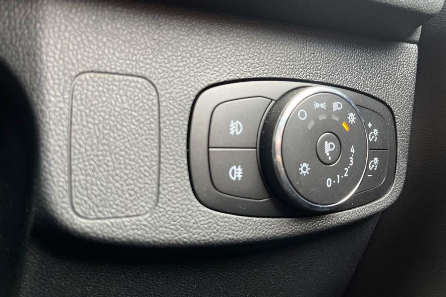 Ford FOCUS Photo autoimg-3a135b62a11b9074a328f943e260758a4657c94a.jpg