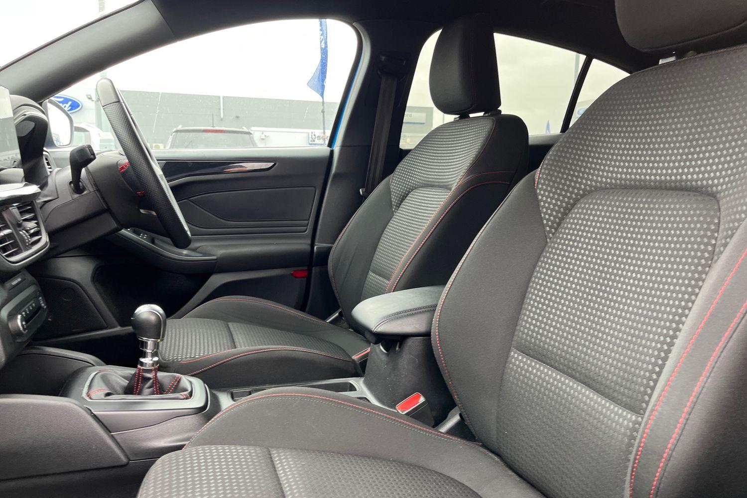 Ford FOCUS Photo 18