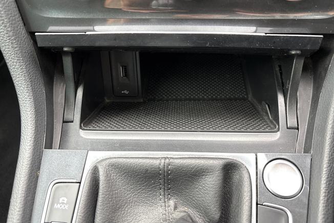 VOLKSWAGEN Golf Photo 22