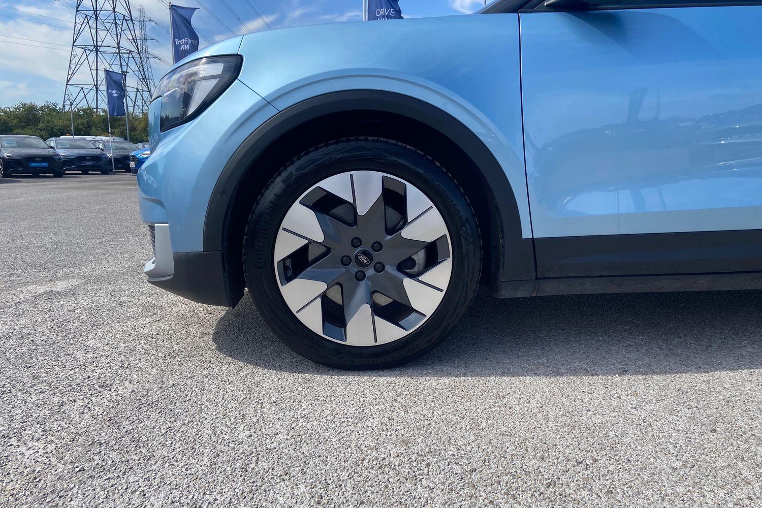 Ford EXPLORER Photo 22