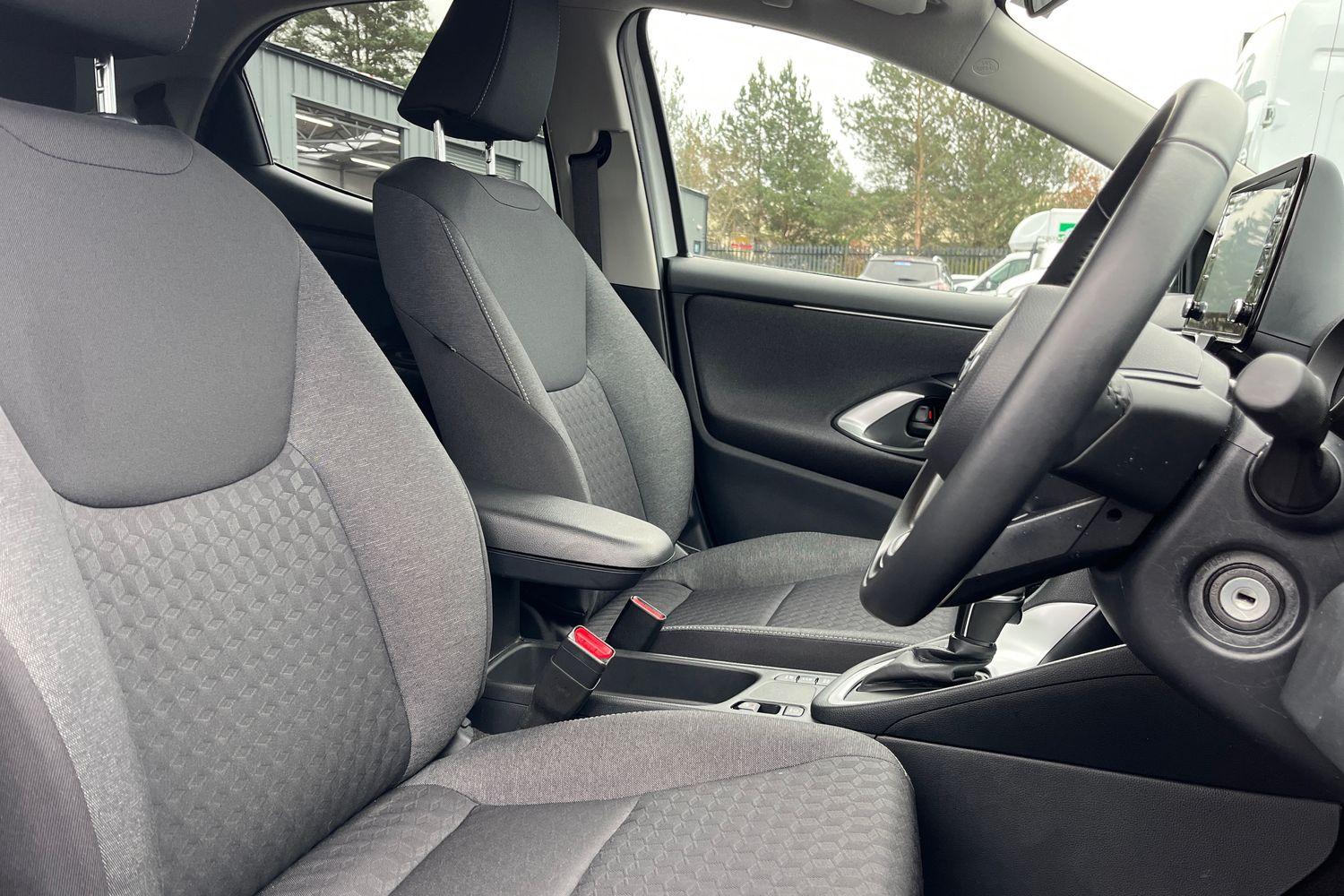 Toyota YARIS Photo 16
