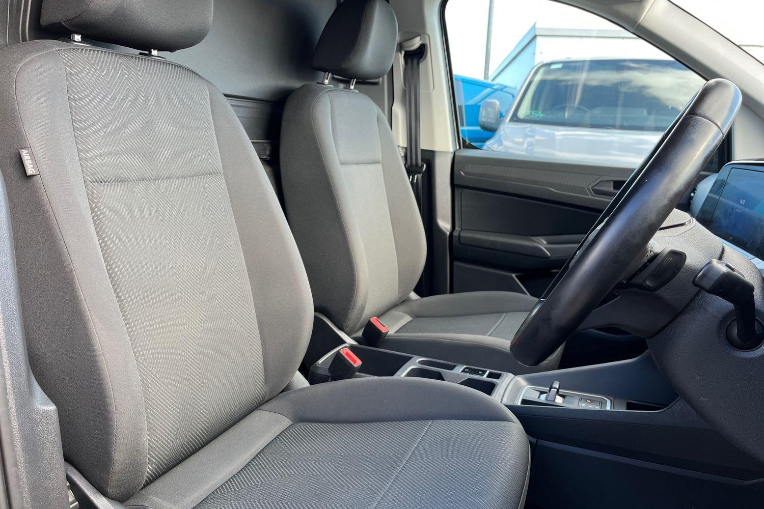 Ford TRANSIT CONNECT Photo 16