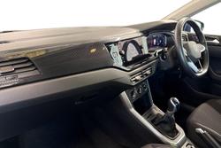 VOLKSWAGEN Polo Photo 2