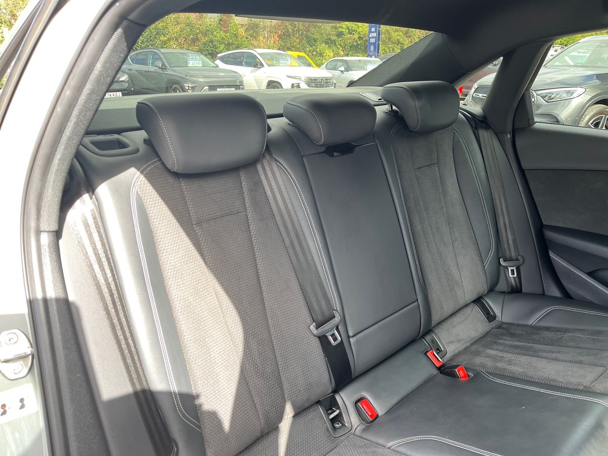 Audi A4 Photo 33