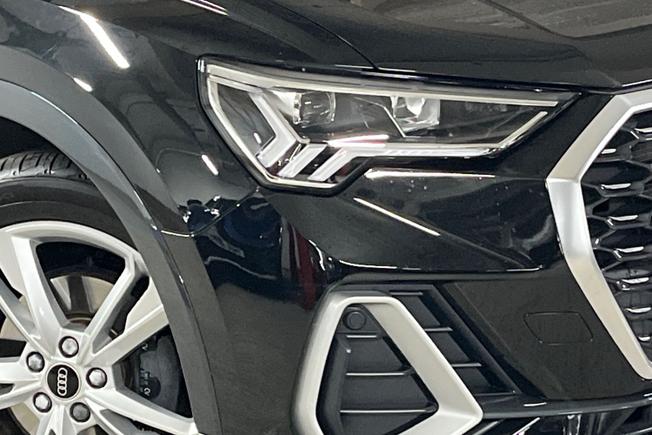 AUDI Q3 Photo 19