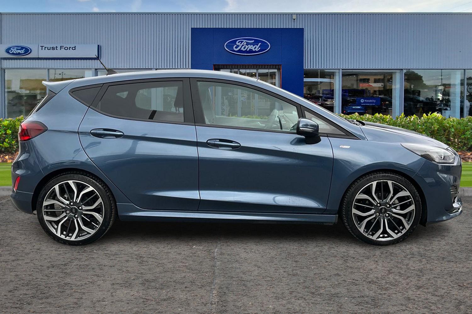 Ford FIESTA Photo 2